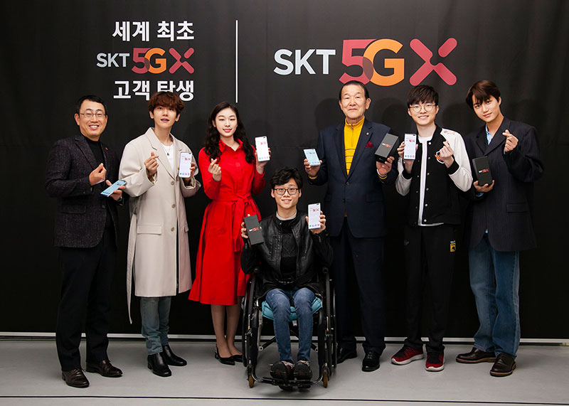 2019년 4월 3일, 대한민국에서 세계 최초로 5G 상용화가 시작됐다. 이날, 피겨여제 김연아, EXO의 백현과 카이, 프로게이머 '페이커' 이상혁 등이 5G 세계 1호 가입자로 등극했다.