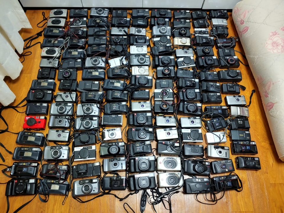 개인 면세규정을 악용해 전자기기를 밀수입한 사례가 적발됐다. 사진은 국내로 밀반입된 판매용 카메라.