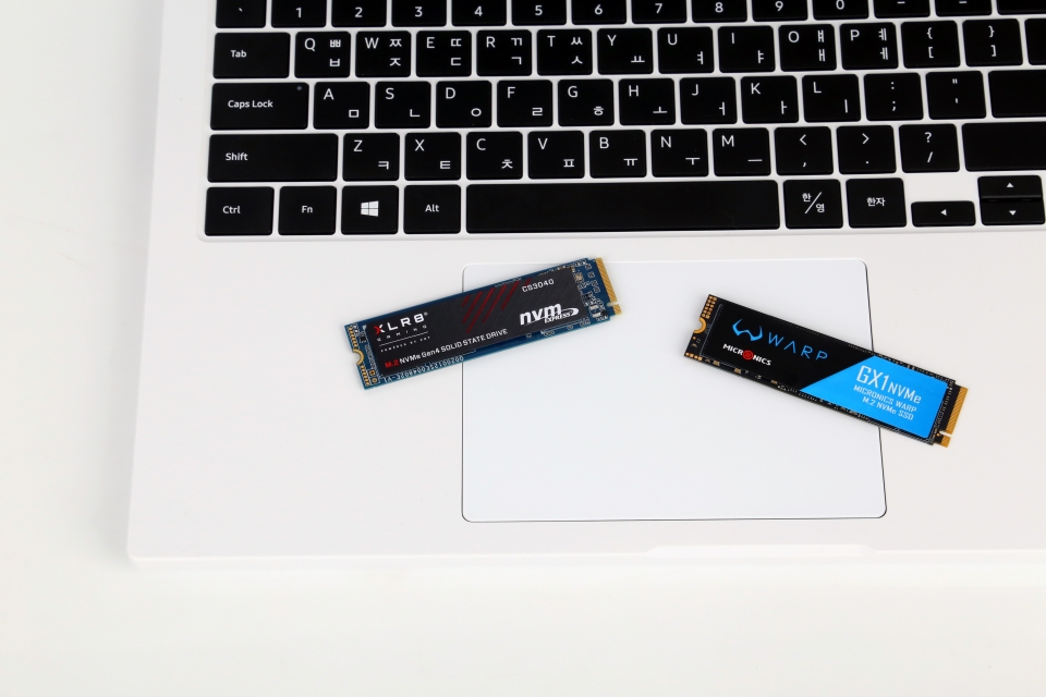 M.2 슬롯을 지원하는 노트북에 NVMe SSD를 장착하면 더 쾌적한 환경에서 윈도우 11을 사용할 수 있다.