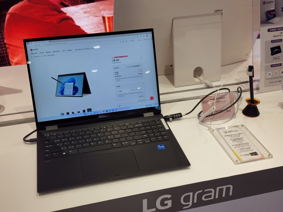 2022 LG 그램360에는 새 프로세서를 비롯해 대대적인 성능 업그레이드가 적용되었다.
