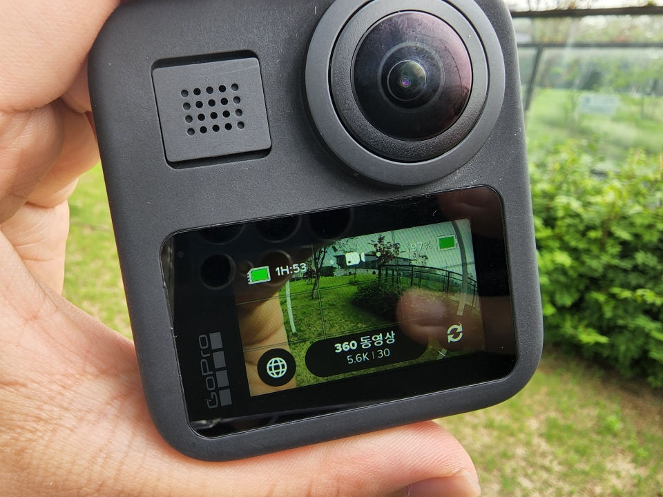터치 스크린을 통해 360 동영상 촬영을 선택할 수 있다.