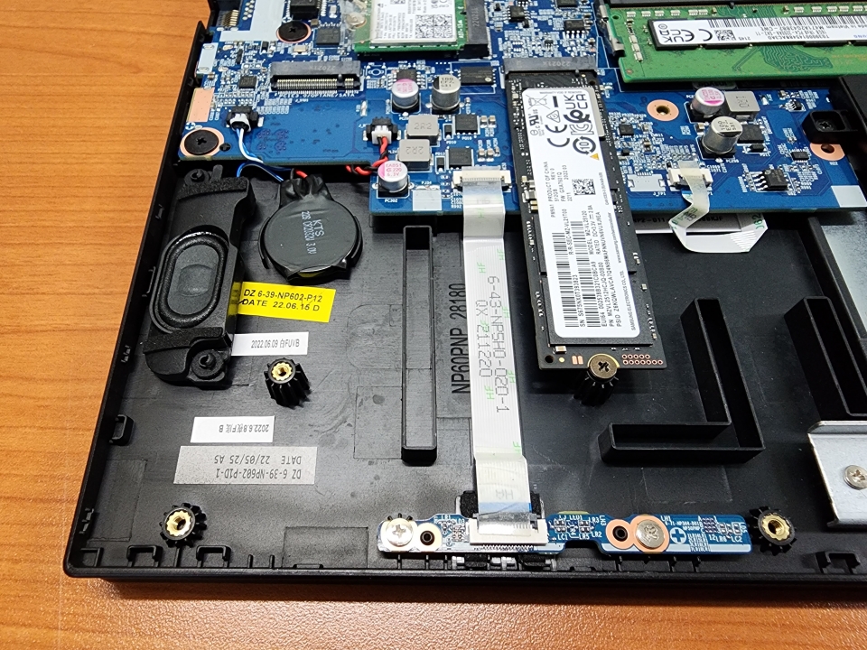 M.2 SSD를 추가 장착할 수 있는 슬롯이 배치됐다.