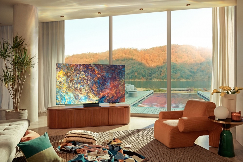 삼성 네오 QLED TV는 기존 LED 소자 대비 1/40 크기으 lthwk로 더 선명한 화질을 자랑한다.