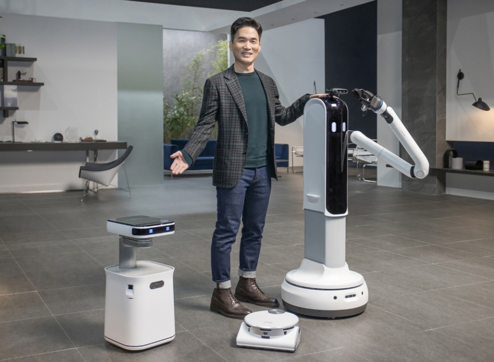삼성전자는 CES 2021에서 일상생활에서 유용하게 쓰일 로봇을 대거 공개했다.