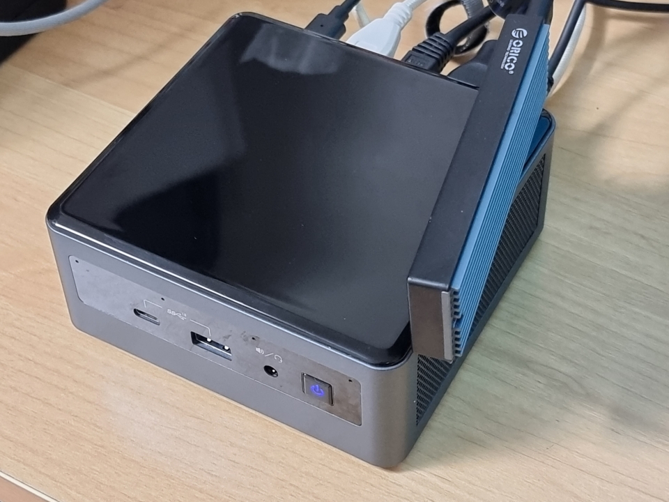 썬더볼트 3 포트에 외장 SSD를 연결했다.