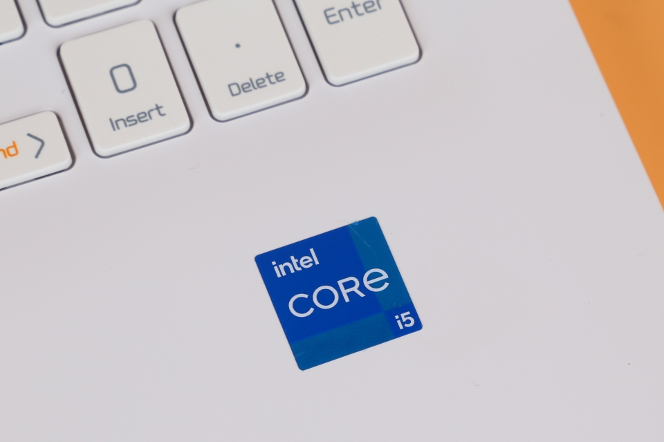 인텔 11세대 타이거레이크 코어 i5-1135G7 프로세서를 탑재했다.<br>