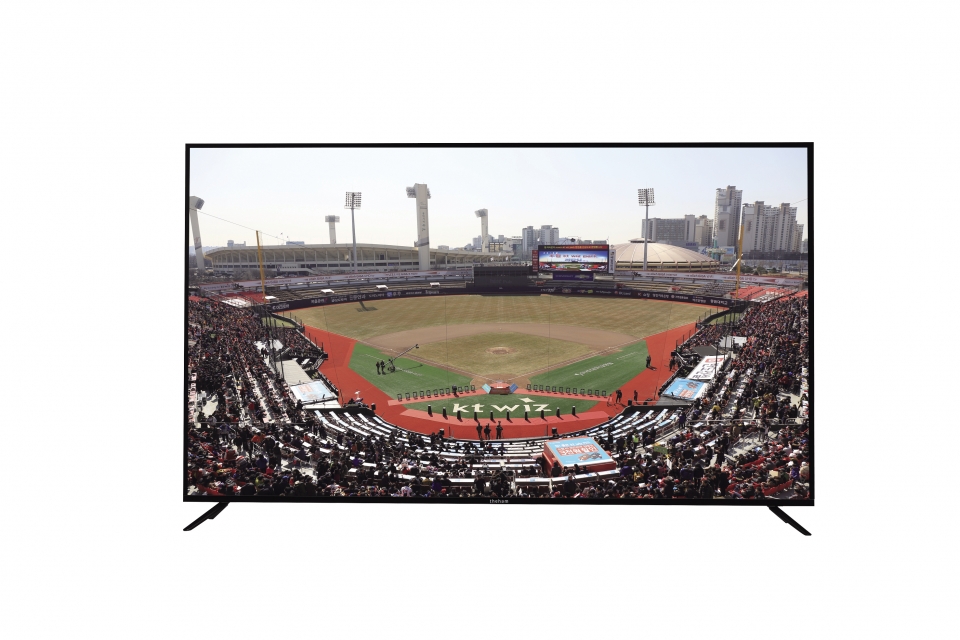 안드로이드 TV에서는 스마트폰보다 더 큰 화면에서 경기를 관람할 수 있다.