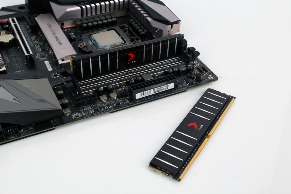 최신 인텔, AMD 시스템에 장착할 수 있다.
