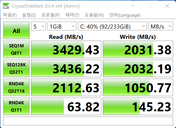 CrystalDiskMark 8.0.4에서 SSD 최대 읽기 속도는 3,436.22MB/s, 최대 쓰기 속도는 2,032.19MB/s였다.
