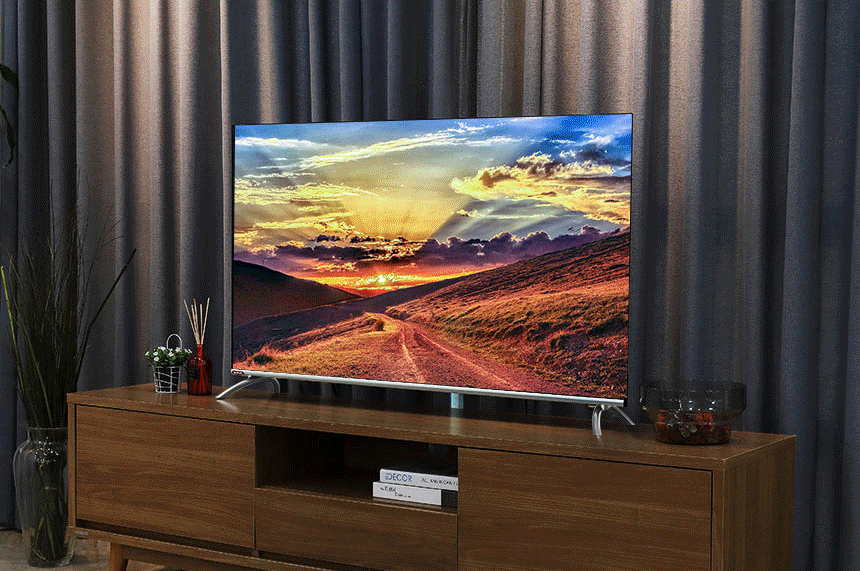 베젤이 얇은 TV는 다양한 공간에서 인테리어 소품으로 활용하기에 적합하다.