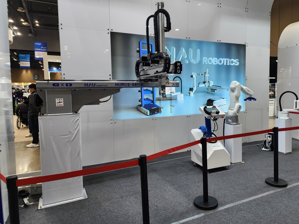 스마트팩토리를 위한 산업용 로봇도 2022 로보월드에서 대거 모습을 드러냈다.