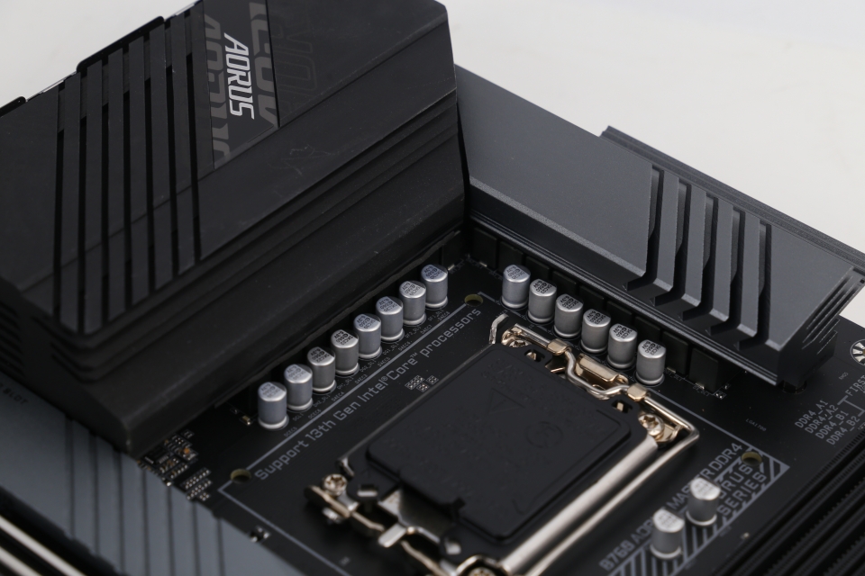 16+1+1 페이즈 구성을 갖췄고 최대 960A의 전력을 공급할 수 있다.